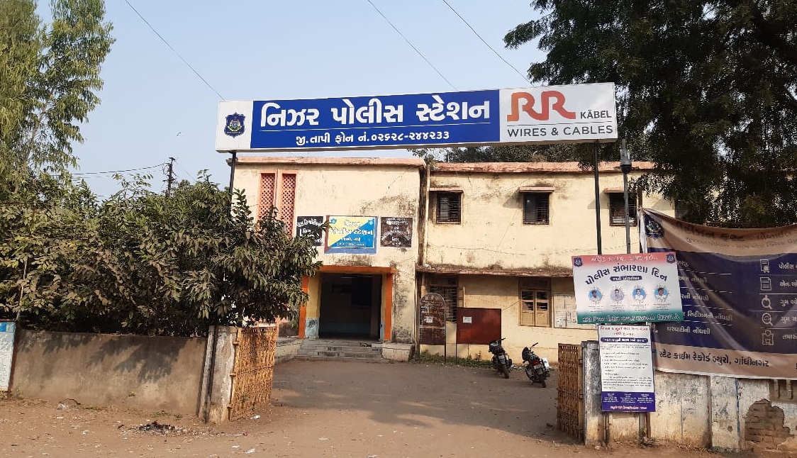 નિઝરમાં ચા પીવા બાબતે થયેલા ઝઘડામાં મજૂરે માલિકના ભાઈની લાકડાના પાટિયાથી ફટકારીને હત્યા કરી