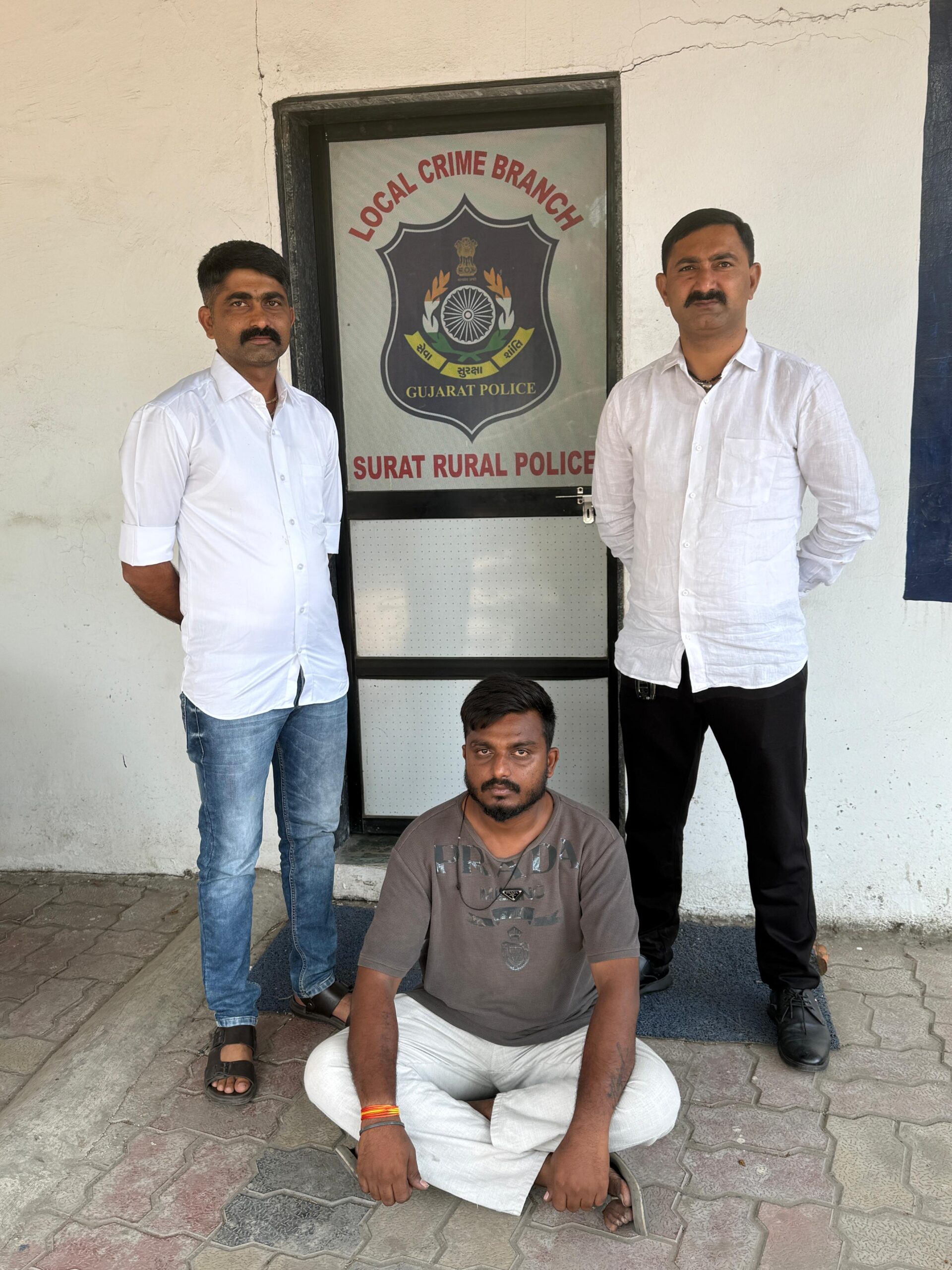 Latest News : કામરેજ ઘરફોડ ચોરીના ગુનામાં ૬ વર્ષથી નાસતો ફરતો આરોપી ઝડપાયો