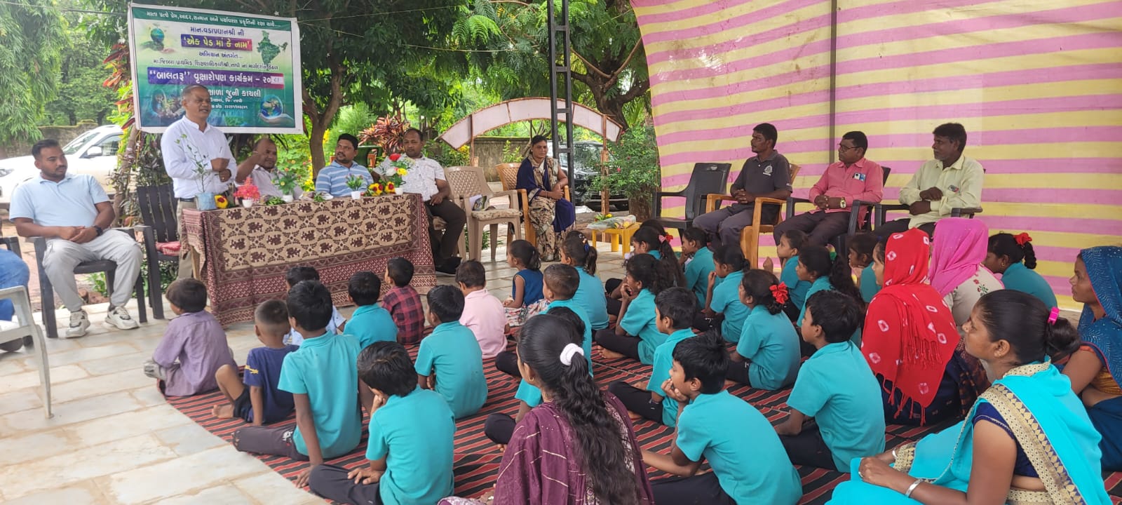 Tapi News : સ્થળાંતરગ્રસ્ત બાળકોને શાળા સાથે જોડવા ઉચ્છલમાં અનોખી પહેલ