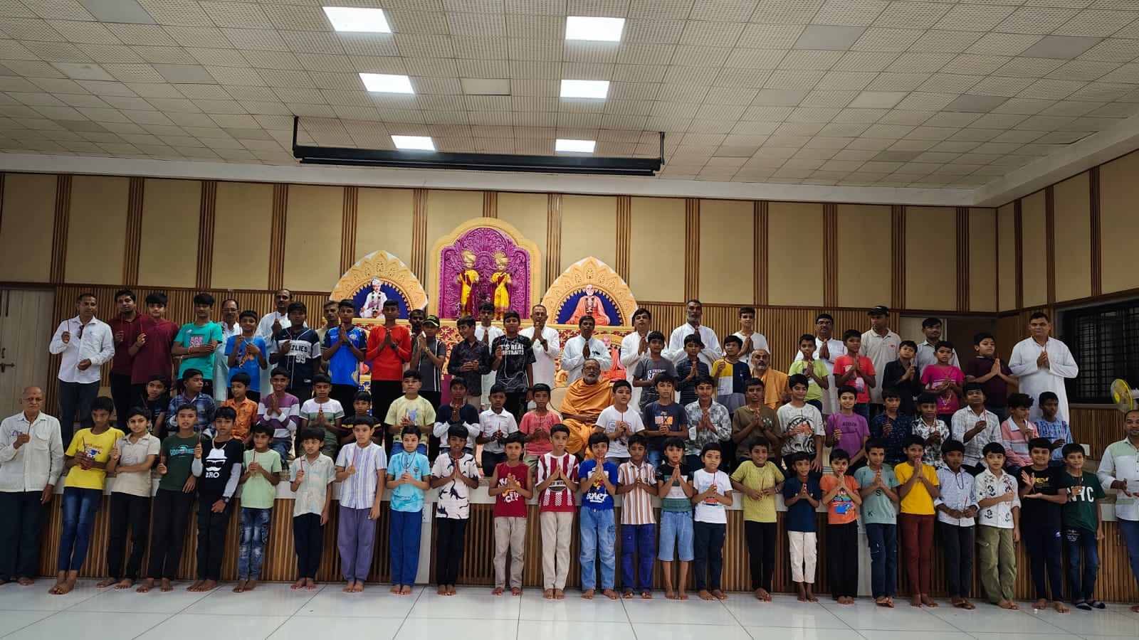 Tapi News: વ્યારાના BAPS સ્વામિનારાયણ મંદિરે સત્સંગ પરીક્ષા યોજાઈ